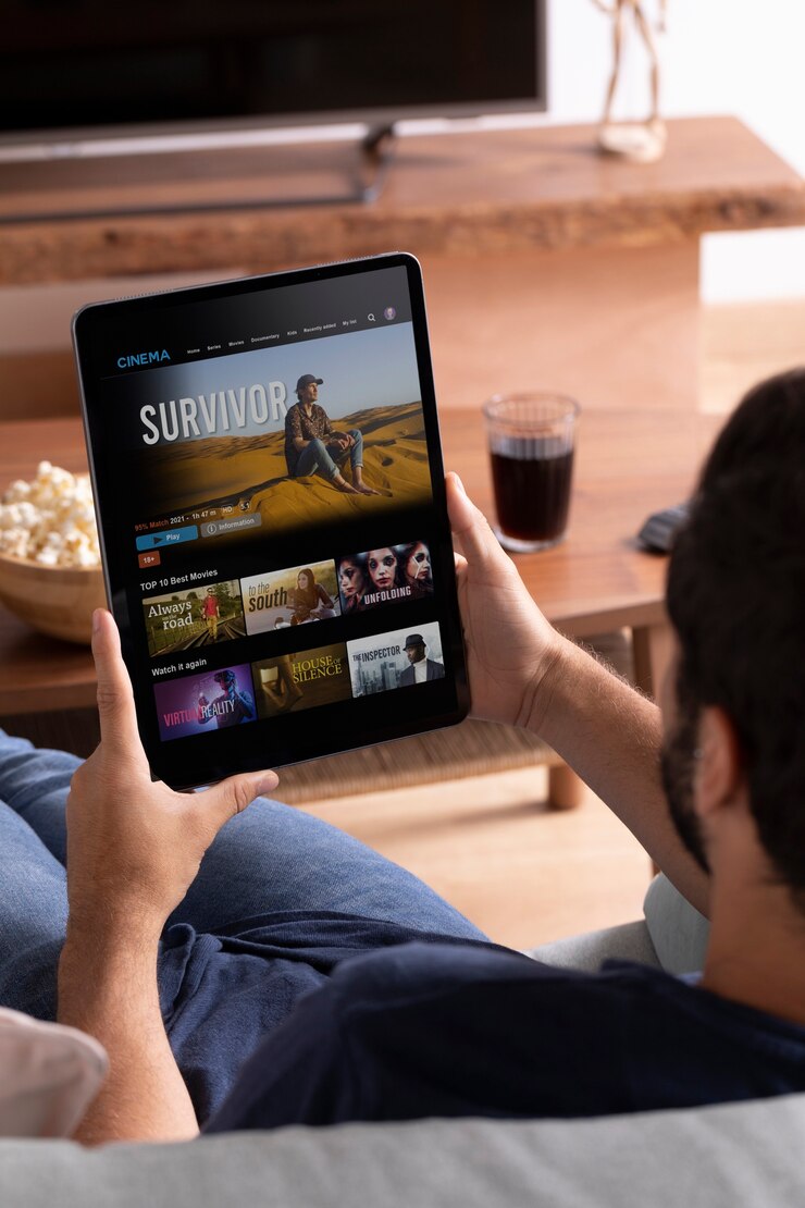 guy-watching-netflix
